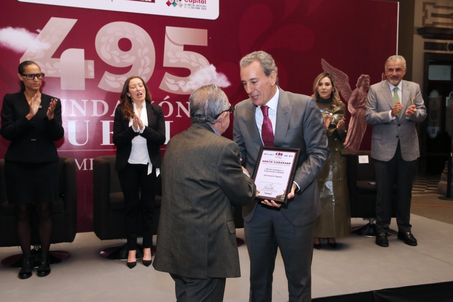 PEPE CHEDRAUI ENTREGA PREMIOS AL M&Eacute;RITO CIUDADANO EN ARTES, CULTURA Y PATRIMONIO CULTURAL